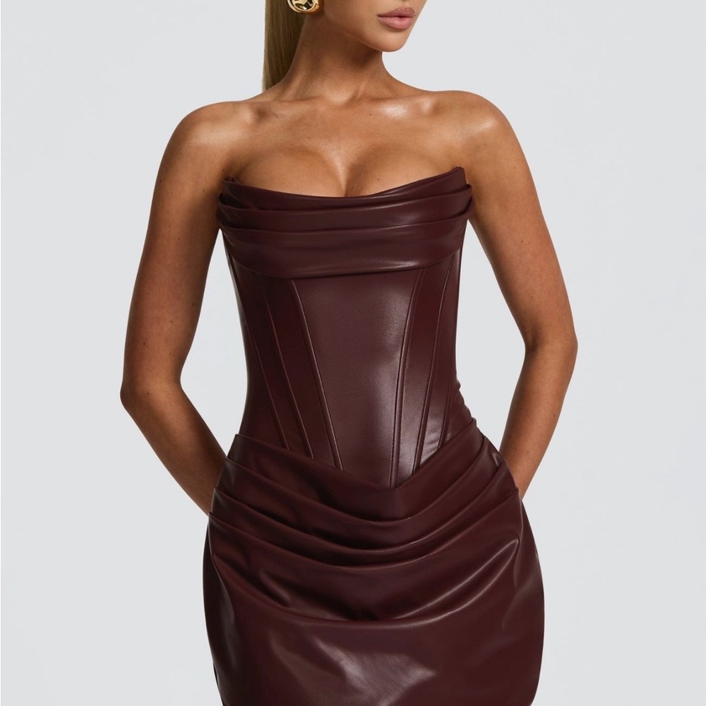 Chic Strapless Maroon Dress